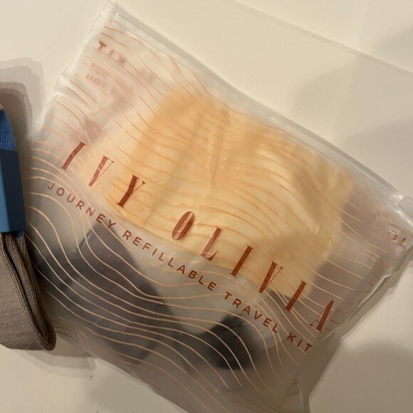Travel Gift Set Ivy Olivia 9 Piece Refillable Kit and SinglesSwag Fay Socks New - Picture 13 of 13